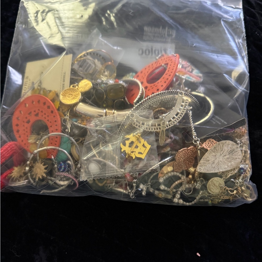 Huge lot reseller!   Women's Jewelry - Picture 3 of 5